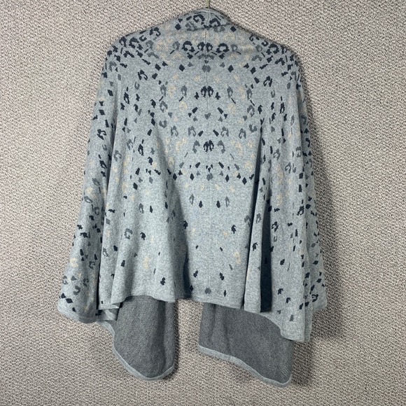Cabi Gigi Cape Cardigan Sweater One Size Gray Animal Print Wrap Open Front 3115 - Picture 5 of 11